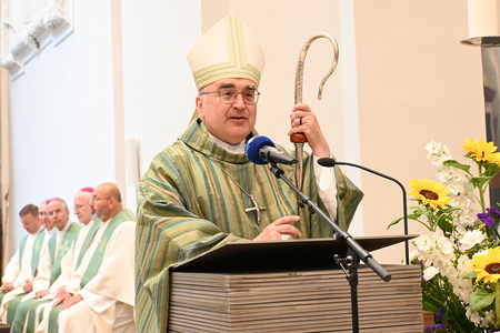 Der steirische Bischof bei einem Gottesdienst in der Basilika Mariazell